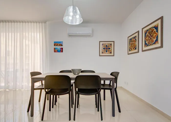 Prime Close To Malta Beaches By 360 Estates メーリッハ